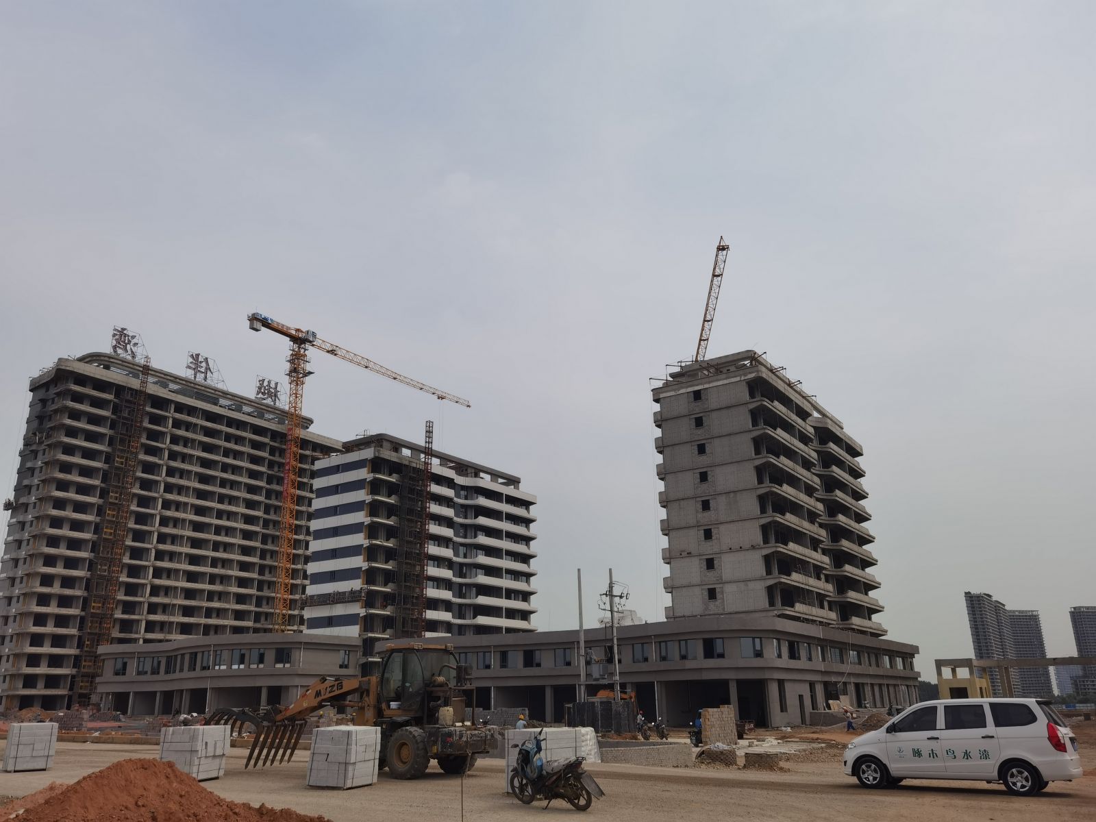 啄木鳥漆業(yè)集團(tuán) 彈性外墻漆