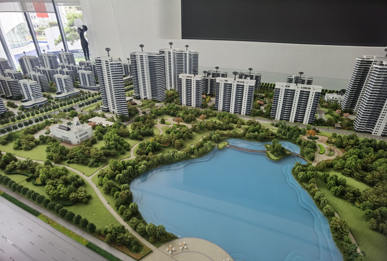 啄木鳥漆業(yè)集團(tuán) 彈性外墻漆